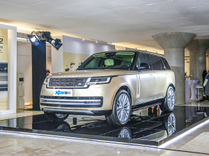 20234.4 V8 530PS װl(f) w^