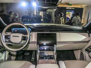 20234.4 V8 530PS װl п؅^