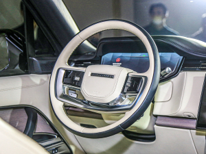 20234.4 V8 530PS װl п؅^