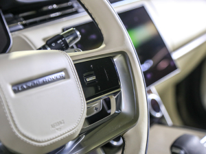 20234.4 V8 530PS װl п؅^