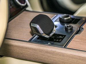 20234.4 V8 530PS װl п؅^