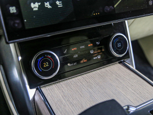 20234.4 V8 530PS װl п؅^