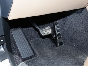 20233.0 L6 400PS ʢL п؅^