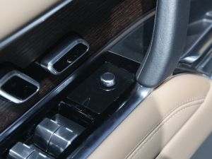 20233.0 L6 400PS ʢL п؅^