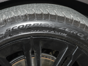 20233.0 L6 400PS ʢL ^