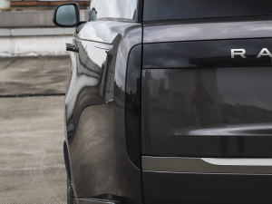 20233.0 L6 400PS ʢL ^