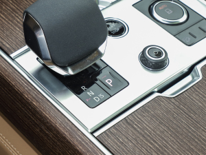 2023款3.0 L6 400PS 盛世七座加长版 驻车制动器