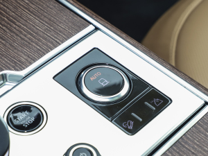 20233.0 L6 400PS ʢL п؅^