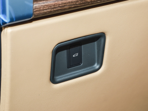 20233.0 L6 400PS ʢL п؅^