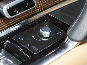 20233.0 L6 400PS ʢL п؅^