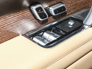 20233.0 L6 400PS ䷶L {܇ƅ^	