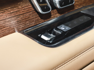 20233.0 L6 400PS ䷶L ܇ƅ^