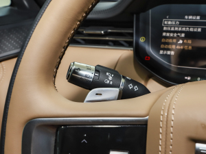 20233.0 L6 400PS ䷶L п؅^