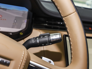 20233.0 L6 400PS ䷶L п؅^