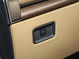 20233.0 L6 400PS ䷶L п؅^