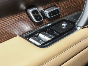 20233.0 L6 400PS ䷶L п؅^