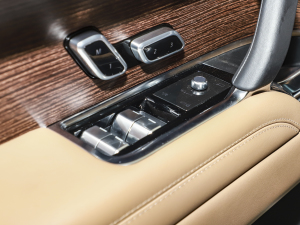 20233.0 L6 400PS ䷶L п؅^