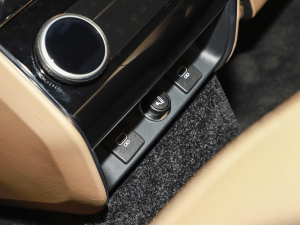 20233.0 L6 400PS ䷶L п؅^