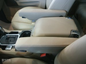 2010款第四代 4.0L HSE  中央扶手箱