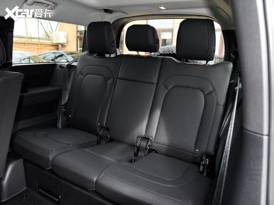 2023lʿ 130 3.0T P400 HSE