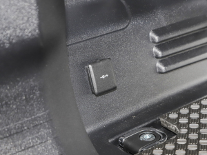 202390 2.0T P300 X-DYNAMIC HSE п؅^