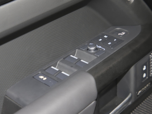 2023110 5.0T V8 {܇ƅ^(q)	