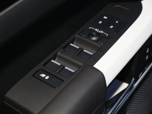 2023Ŀ 110 3.0T P400 ؄e {܇ƅ^(q)	