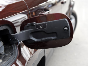 2023130 3.0T P400 HSE ^