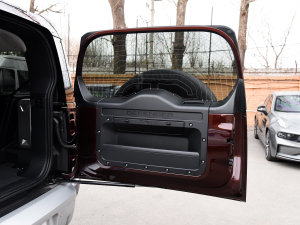 2023130 3.0T P400 HSE g