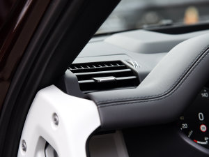 2023130 3.0T P400 HSE п؅^(q)