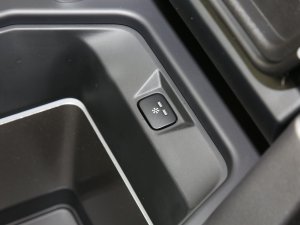 2023Ŀ 110 5.0T V8 g