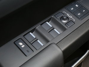 2023Ŀ 110 5.0T V8 {܇ƅ^	