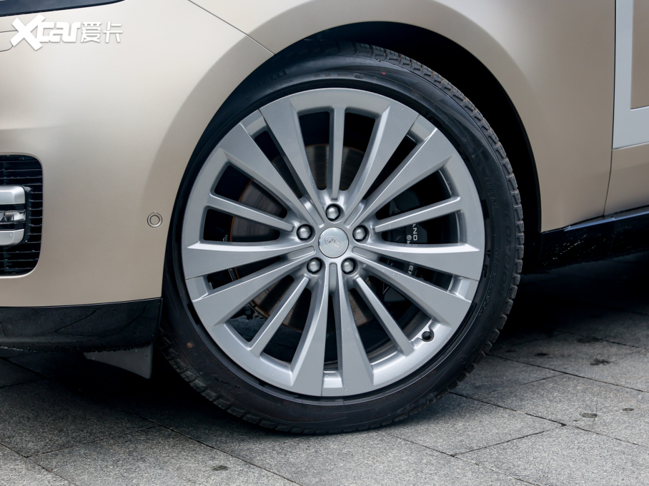 2023 4.4 V8 530PS װl