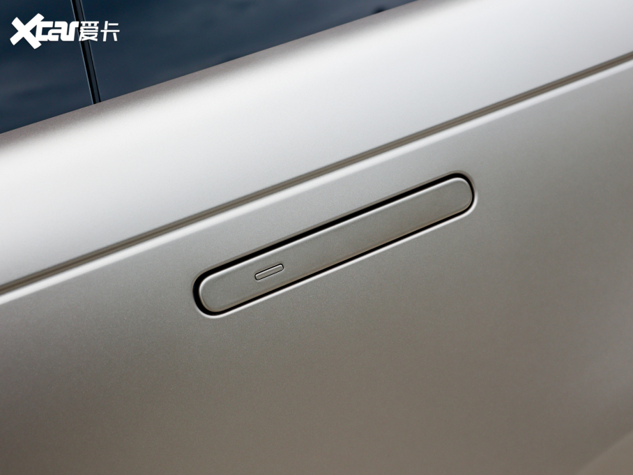 2023 4.4 V8 530PS װl