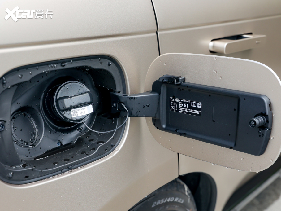 2023 4.4 V8 530PS װl