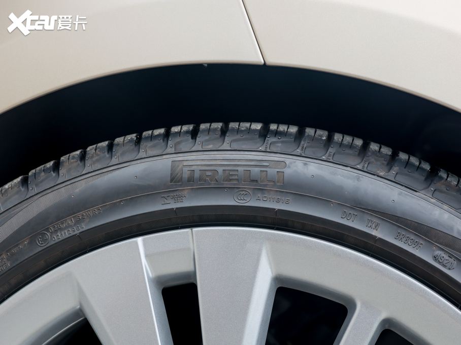 2023 4.4 V8 530PS װl