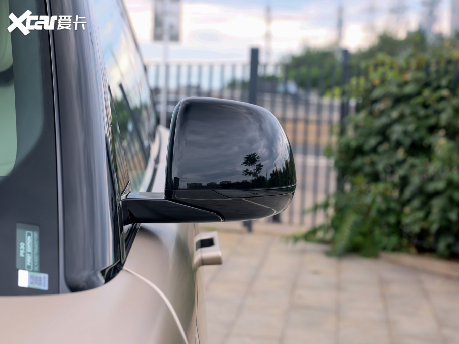 2023 4.4 V8 530PS װl