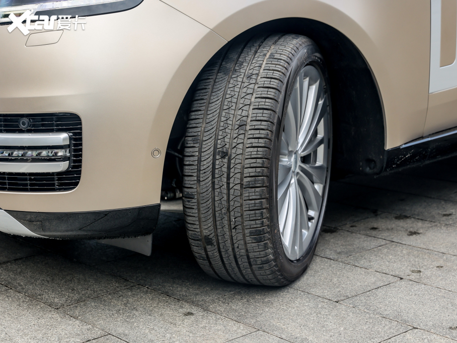 2023 4.4 V8 530PS װl