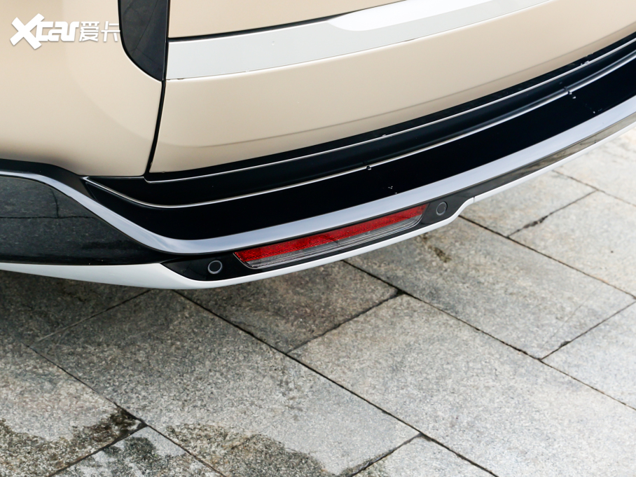 2023 4.4 V8 530PS װl