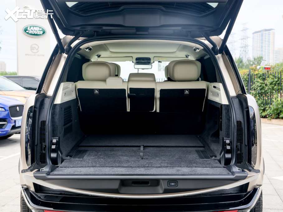 2023��� 4.4 V8 530PS �װl��