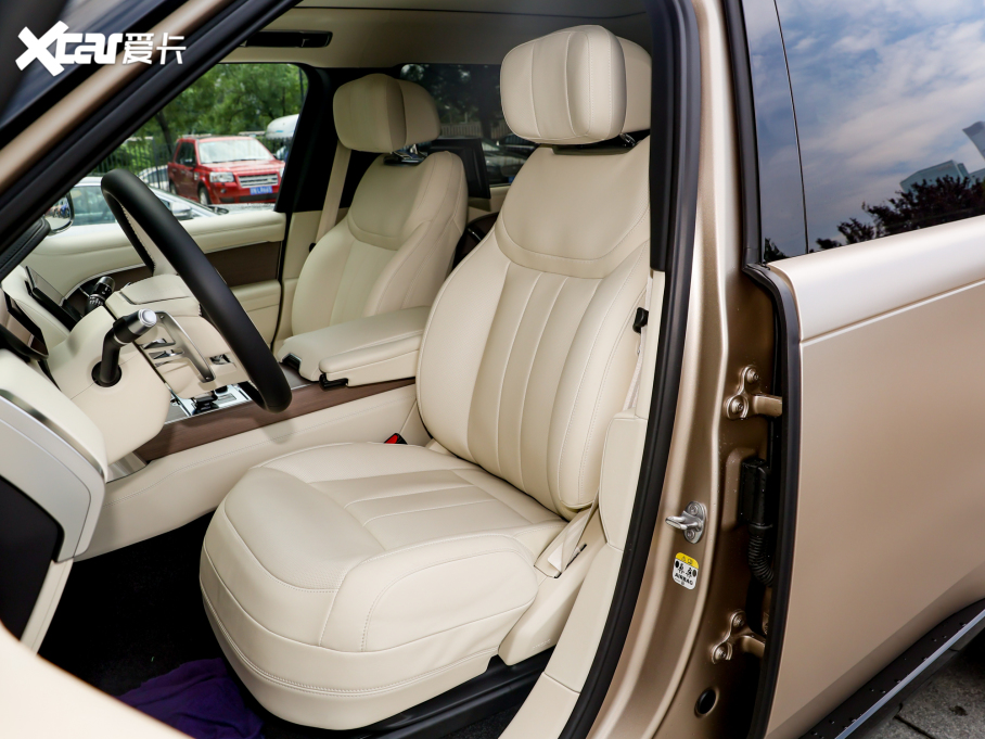 2023 4.4 V8 530PS װl(f)