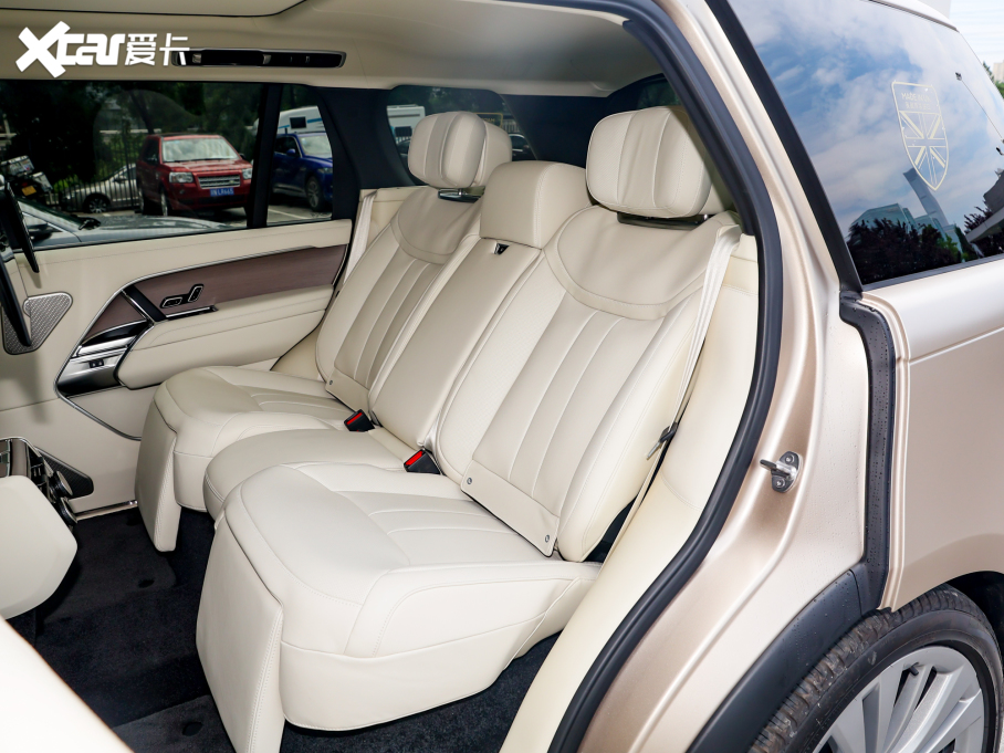 2023 4.4 V8 530PS װl