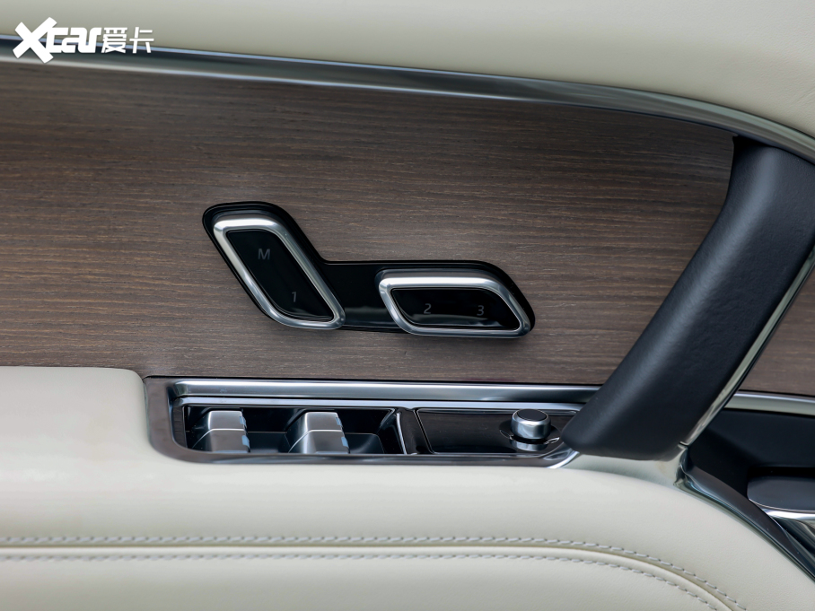 2023 4.4 V8 530PS װl