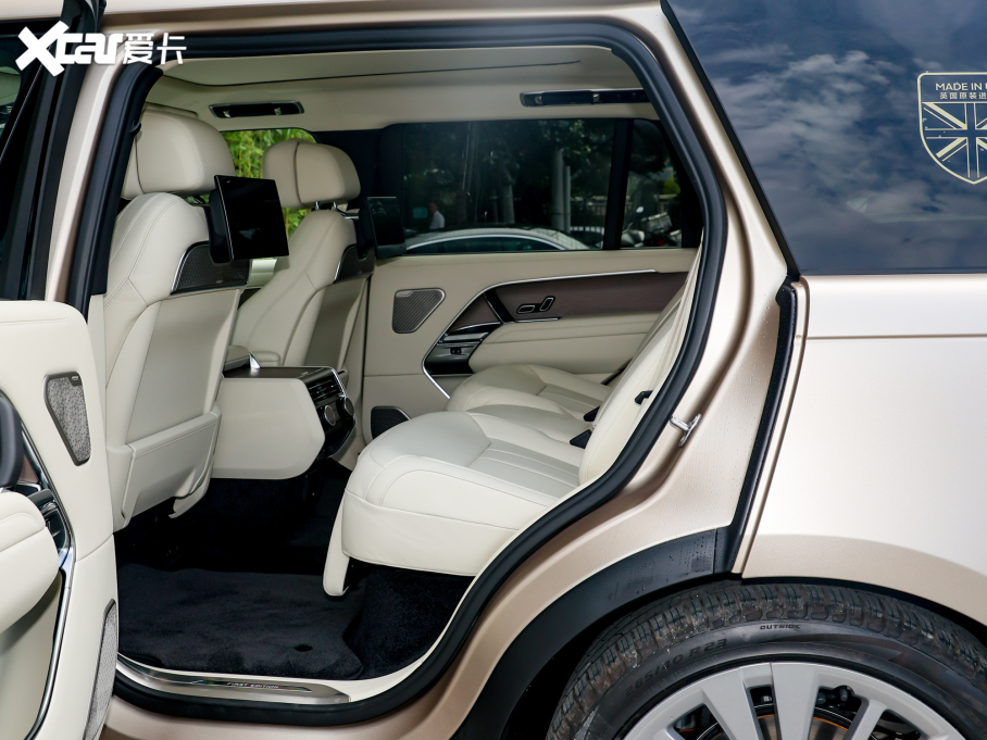 2023 4.4 V8 530PS װl