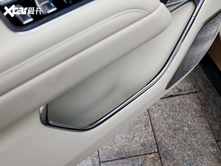 2023��� 4.4 V8 530PS �װl(f��)��