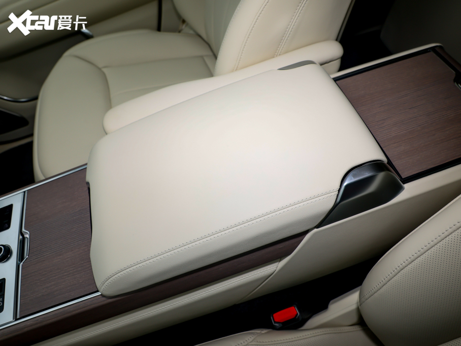 2023 4.4 V8 530PS װl