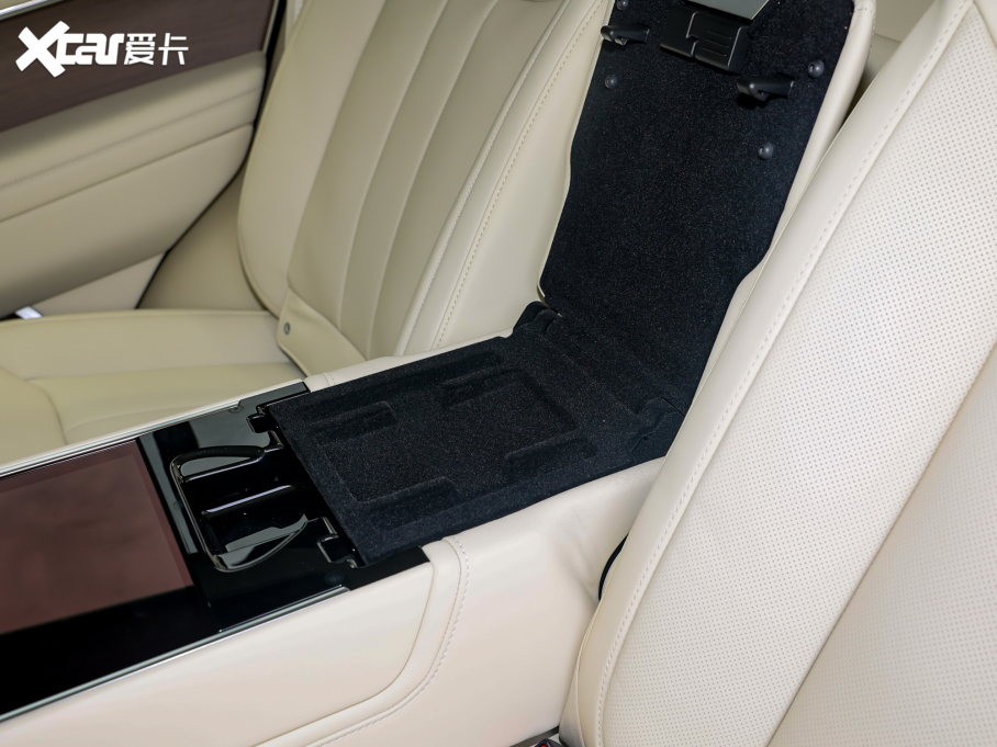 2023 4.4 V8 530PS װl