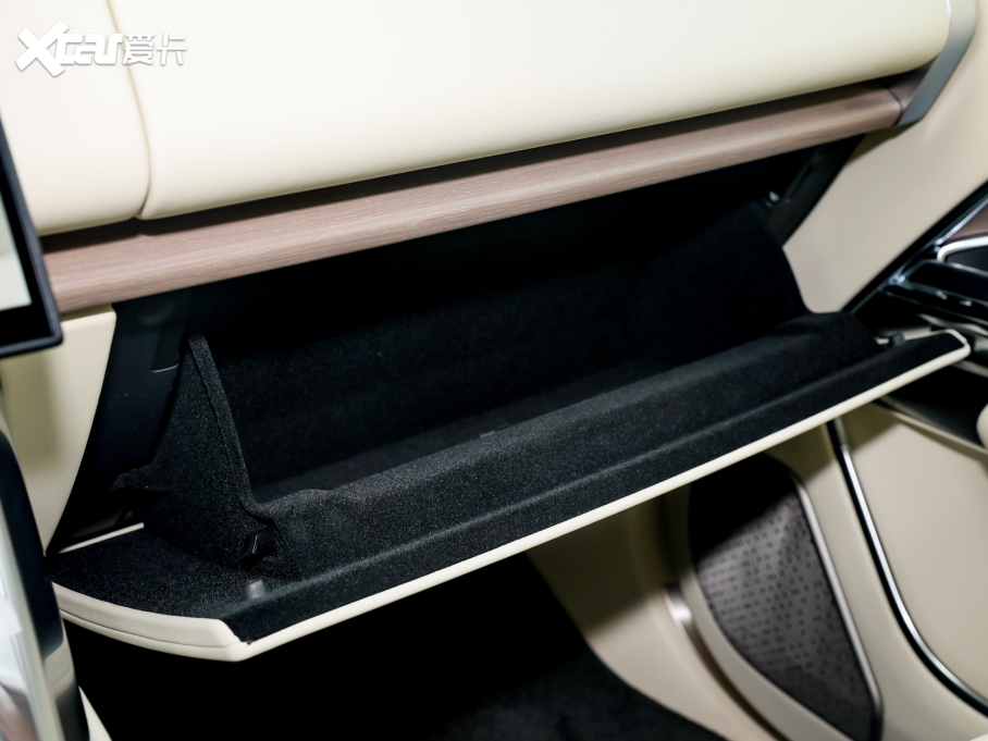 2023 4.4 V8 530PS װl