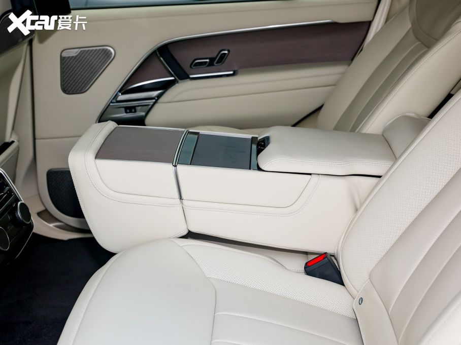 2023��� 4.4 V8 530PS �װl��