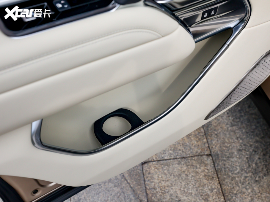 2023 4.4 V8 530PS װl